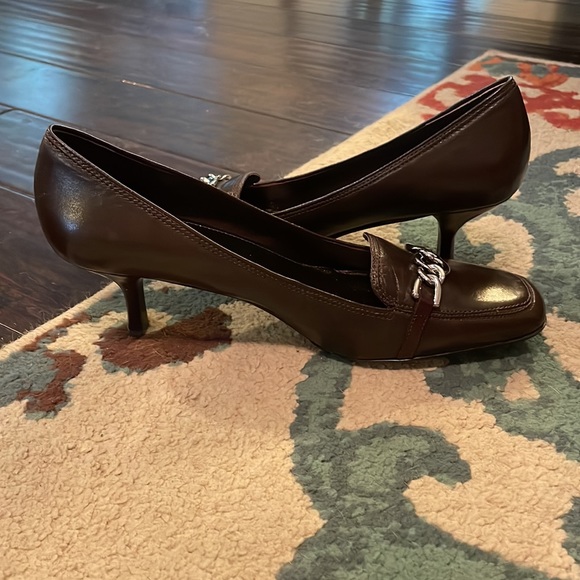 NWOT Cole Haan Chain Pump Low Heels Brown Size 10.5B - Picture 2 of 8